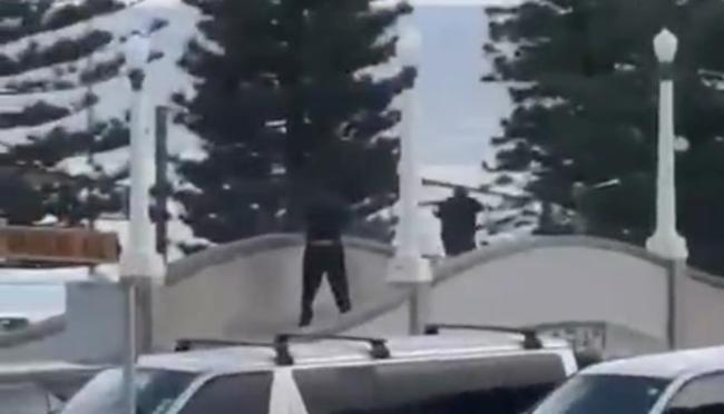 澳海滩恐袭最后6分钟:103声枪响 邦迪海滩庆典变噩梦