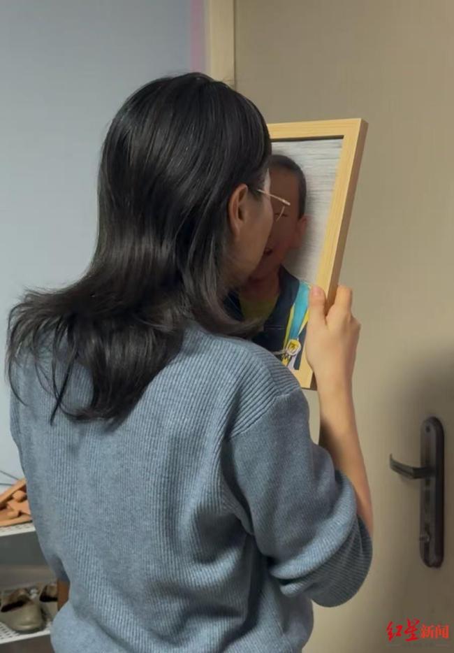 自闭症男童苍山遇难父母现状 全家用爱托举孩子