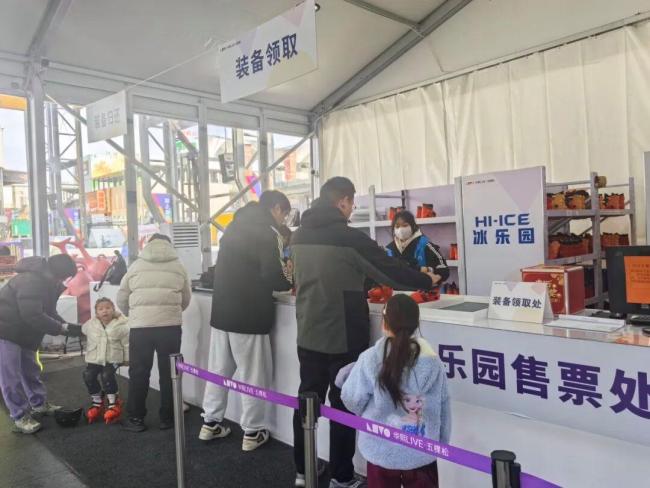 地铁直达！海淀这一户外冰场开放啦 冬日冰雪乐趣多