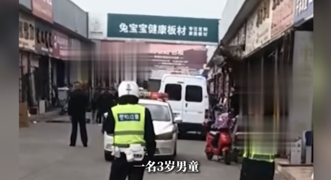 现场:成都一3岁孩童被货车碾压去世