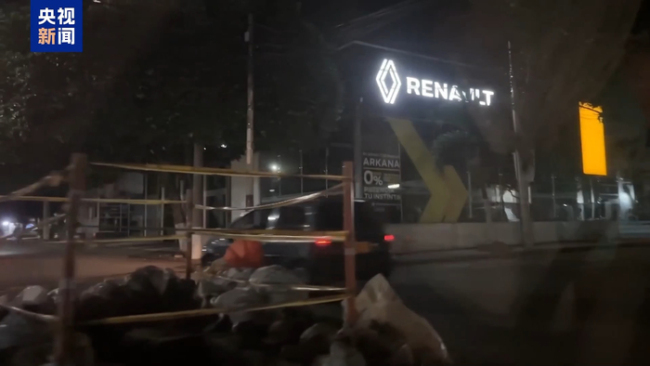 记者体验从陆路过境进入委内瑞拉 穿越国界的艰难之旅