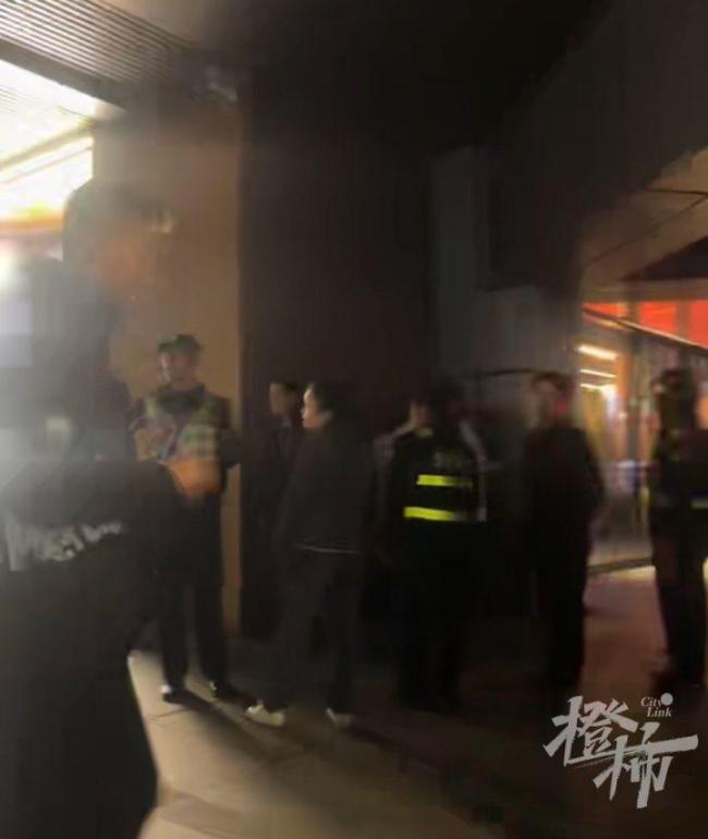 当场控制抢手镯嫌疑人外卖小哥发声