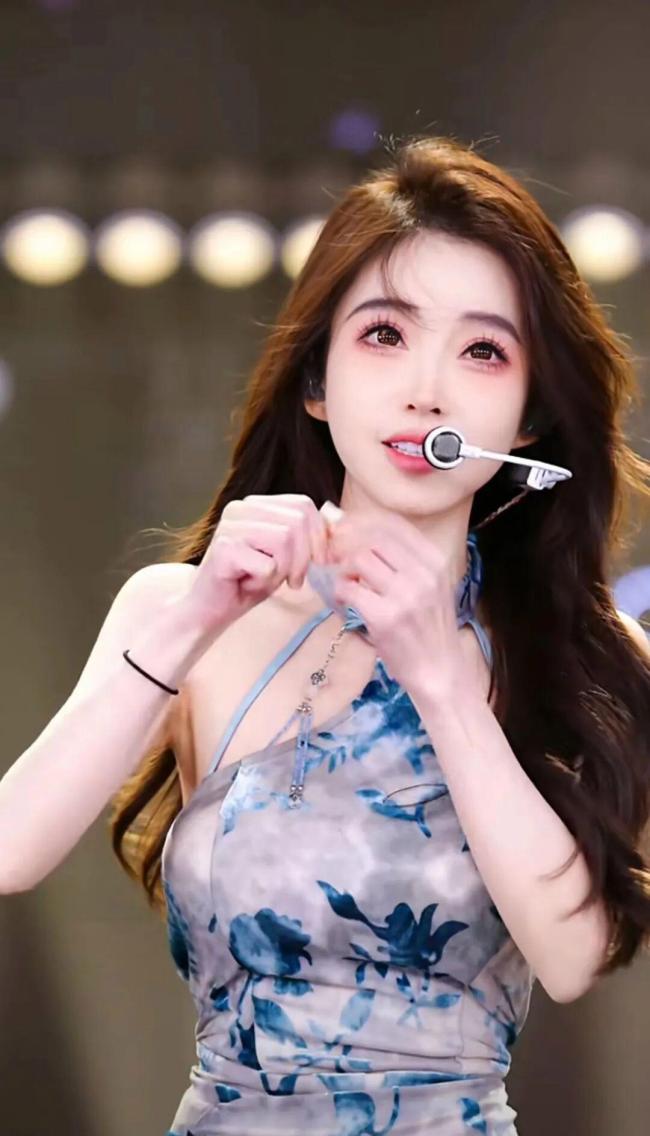 冯提莫直播间换装被封禁，粉丝呼吁理解艺术表达 换装直播引争议