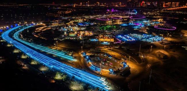 哈尔滨冰雪大世界现“冰版黄鹤楼” 冰雪童话王国静待来客