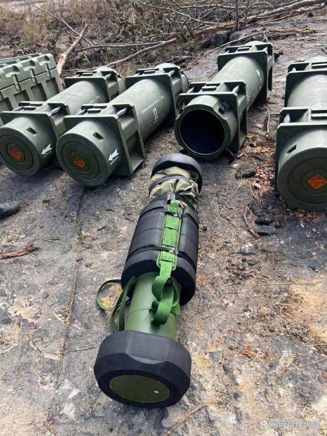 柬军缴获被泰军遗弃乌制装甲运兵车 边境冲突升级