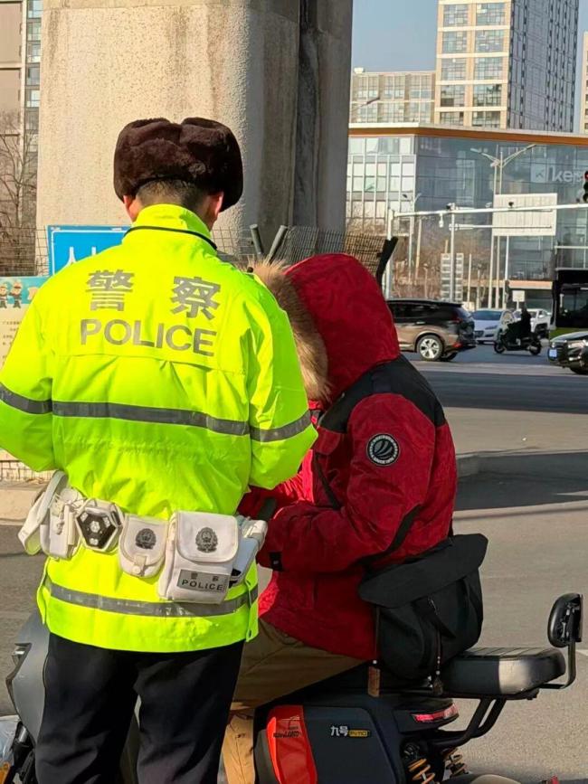 骑行乱、车位缺、执法难:北京700万辆电动自行车的治理考题 新规能否破局?