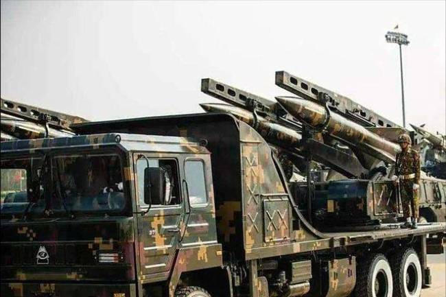 评论员：柬火箭炮猛轰泰第一军区阵地 3发火箭炮轰碎泰军哨所