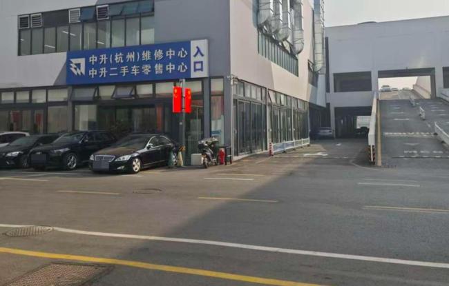 小米新车主未开出园区撞人致死 误踩电门酿悲剧