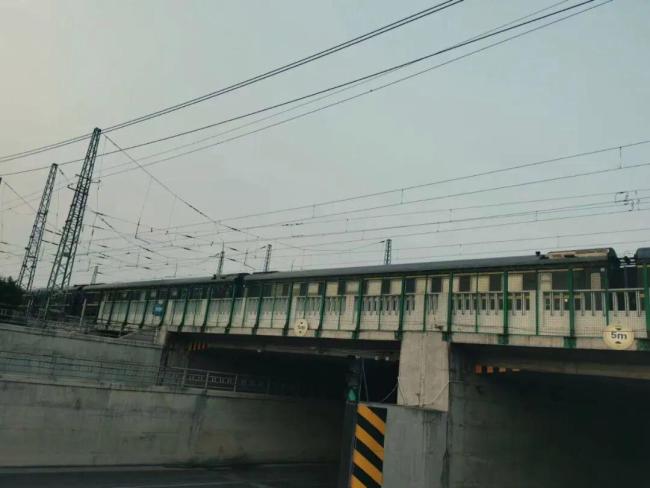 最省钱的打工人坐绿皮火车通勤 性价比之选