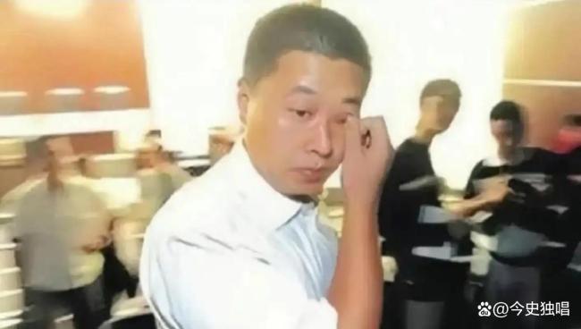 扶摔倒路人被反问是不是你撞的 一句反问改变命运