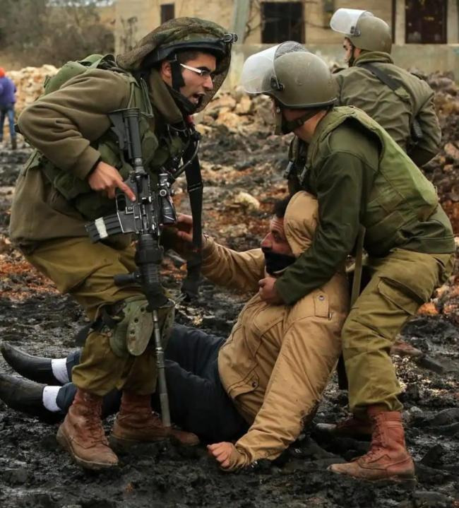 普京为何在记者会“夸”泽连斯基 从轻视到认可的转变