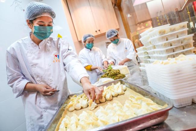 北京老字号门店端上手工水饺迎冬至