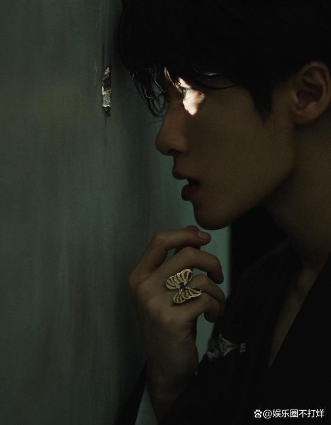 女明星星光大赏妆造 复古西装到鎏金女神