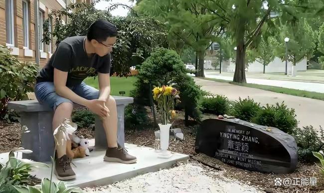 章莹颖母亲含泪拥抱记者：你像我女儿