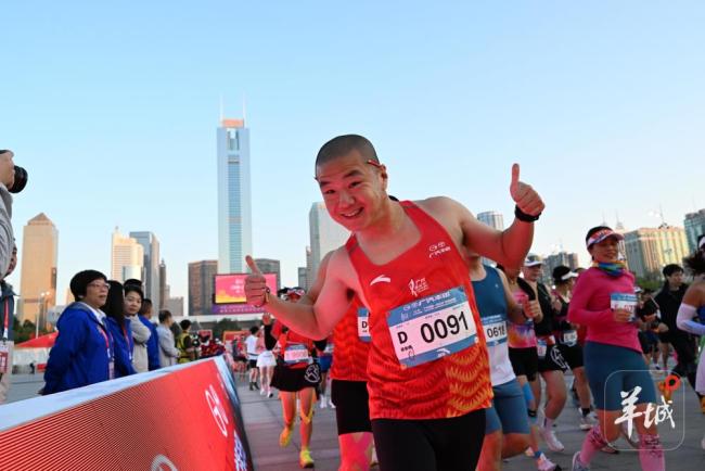 钟南山为广马鸣枪 体育精神激励人心