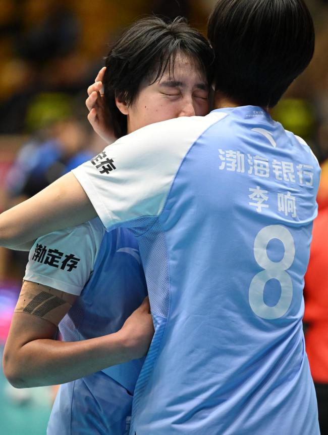 天津女排3比0战胜福建队 主场完胜庆祝胜利