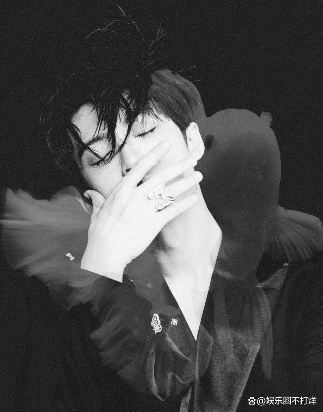 星光大赏红毯 明星造型争艳引发热议