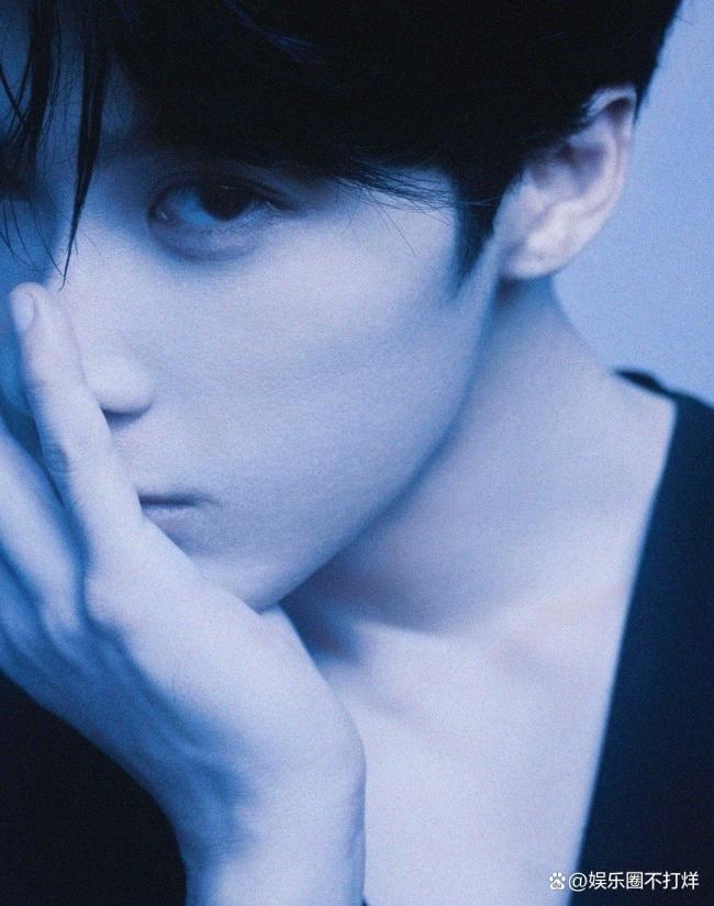 星光大赏红毯 明星造型争艳引发热议