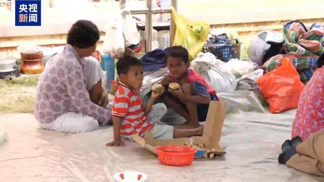 柬埔寨学生担心冲突影响毕业考试 学习生活受冲击