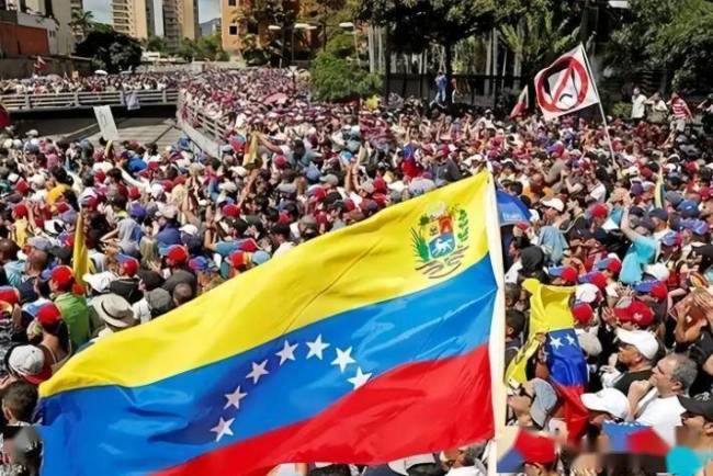 油轮被美军扣押,特朗普这是在玩火! 无耻的盗窃与国际海盗行为