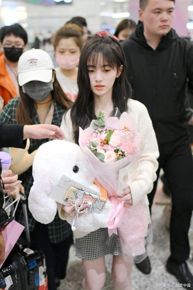 鞠婧祎领奖 绝地反击战