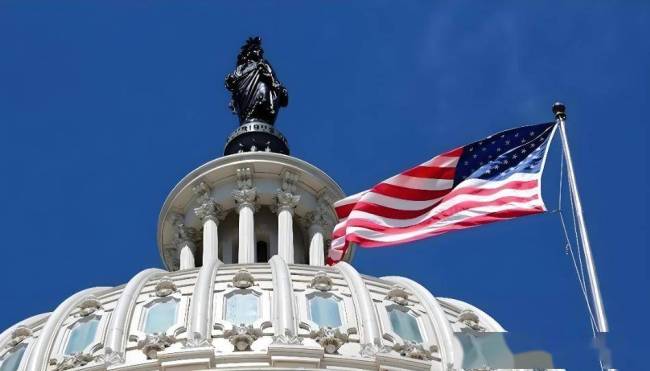 油轮被美军扣押,特朗普这是在玩火! 无耻的盗窃与国际海盗行为