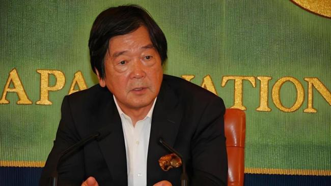 高市早苗与中亚五国首脑合影：在元首身边“贴身打转”，逐一介绍漫画吉祥物 外交秀背后的算盘