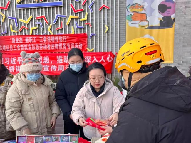 北京一副局长送外卖，“没想到骑手张口就是‘别罚我款’” 体验一线解难题