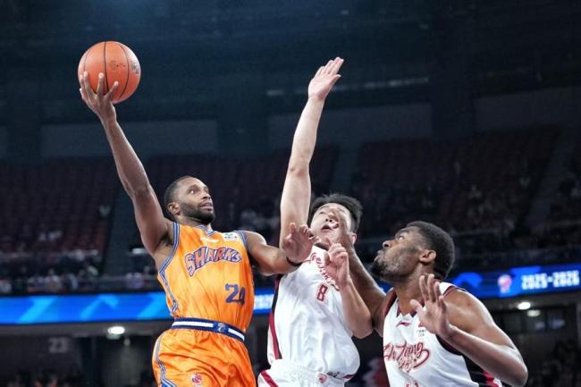 上海大鲨鱼大胜浙江稠州 弗格爆发引领胜利