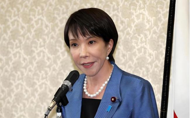 高市早苗与中亚五国首脑合影：在元首身边“贴身打转”，逐一介绍漫画吉祥物 外交秀背后的算盘