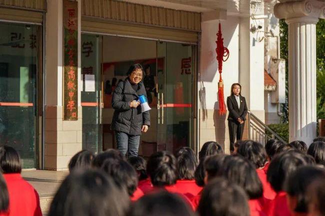 68歲張桂梅有了新愿望 燃燈接力星耀華坪