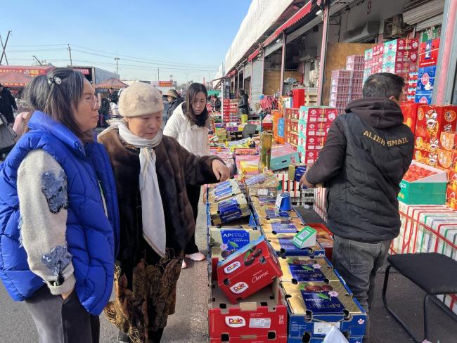 车厘子、蓝莓价格“跳水”迎热销 节令水果走俏市场