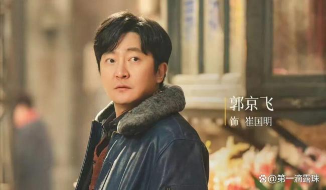 雪饼猴和老舅郭京飞跨次元“同框” 红毯硬核道具抢镜