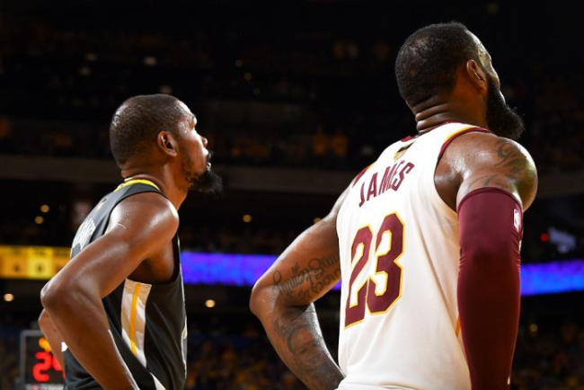 詹姆斯vs杜兰特7万分历史对决 传奇巅峰再聚首