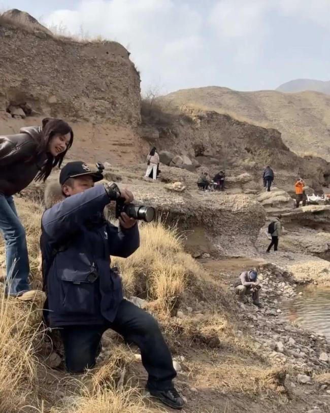 “水上雅丹”出圈 村干部连夜扩路 美景引来游客潮