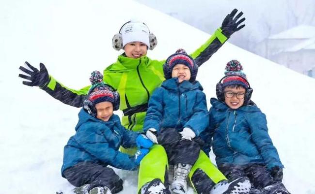 胡杏儿晒一家五口滑雪照 幸福美满羡煞网友