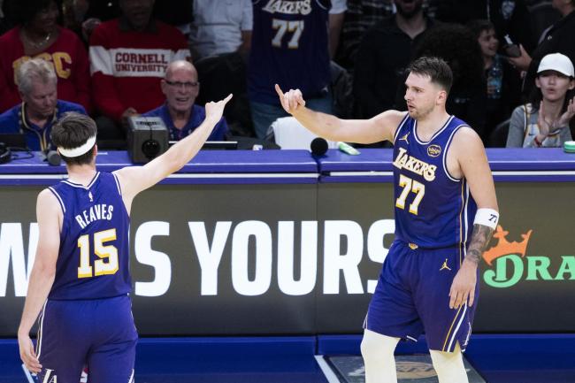 湖人三巨头圣诞合体 詹杜创造历史对决