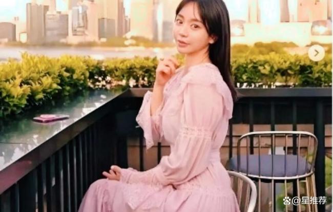 黄荷娜曾给李顺利给先容漂亮女子 指控与争议