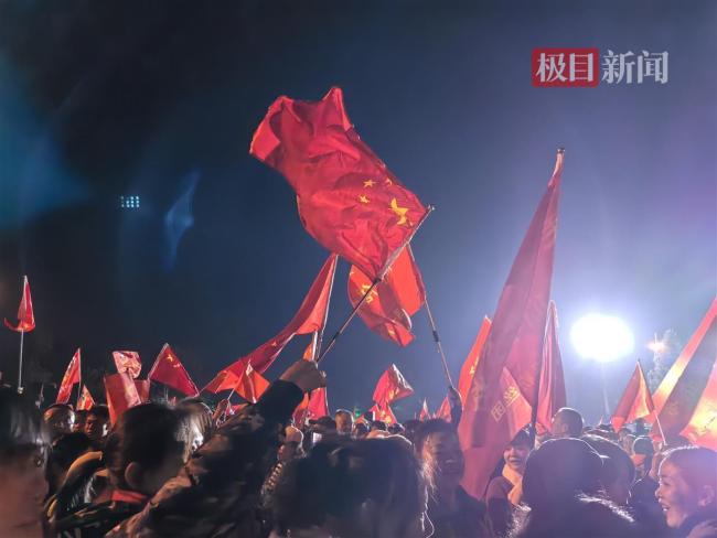 各地群众前往湖南韶山缅怀毛泽东 纪念伟人诞辰132周年