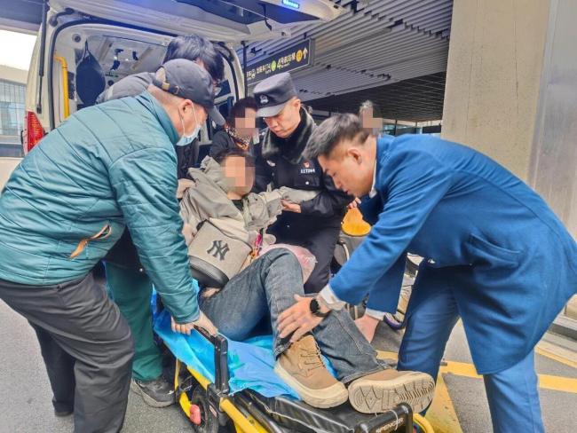 杭州一地铁站两天两起“糖水”救援 低血糖频发引关注