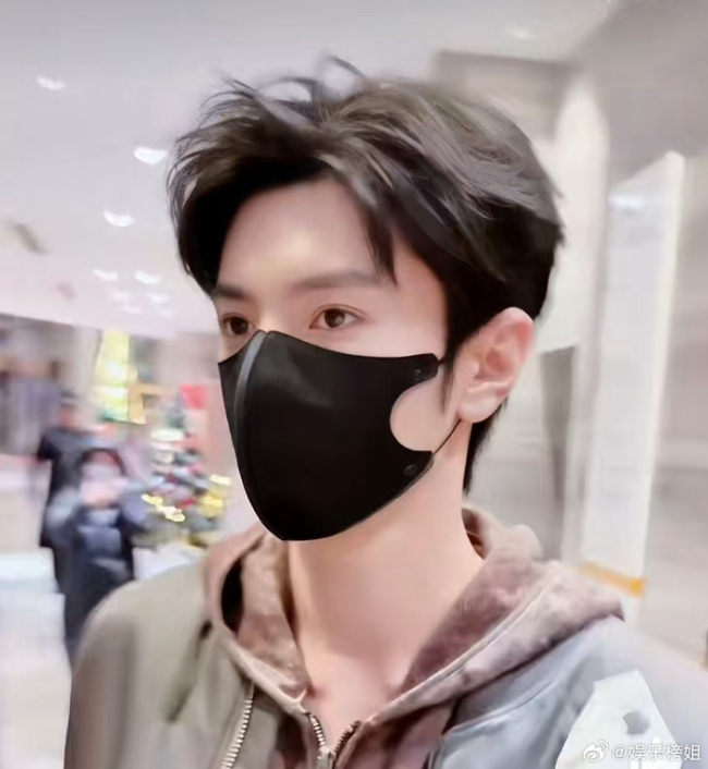 陈哲强大傍观录制忙到凌晨五点放工