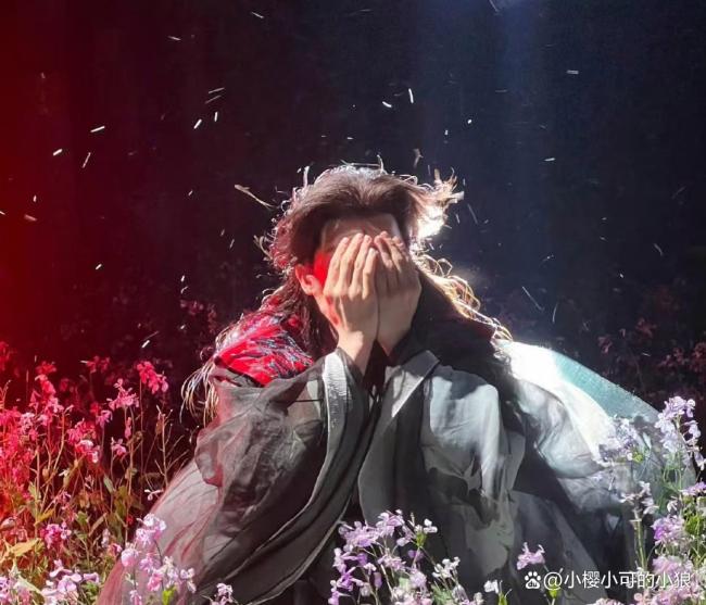 侯明昊我这工作线拐的有点陡 作品撞档展现可塑性