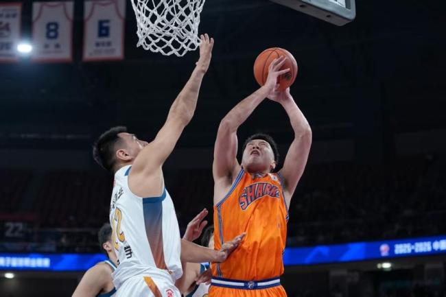 上海大鲨鱼主场战胜四川队 收获三连胜