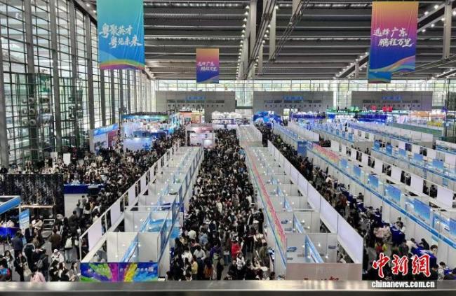 “百万英才汇南粤”秋季招聘会启幕