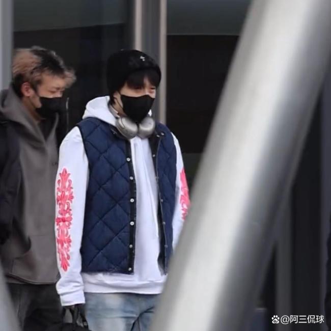 乒超总决赛男团半决赛：王楚钦复出 伤后谨慎备战引发关注