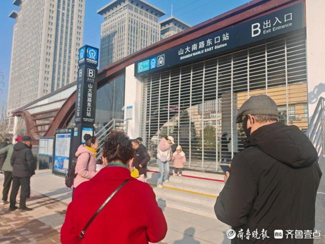 济南市民提前40分钟等待6号线开通