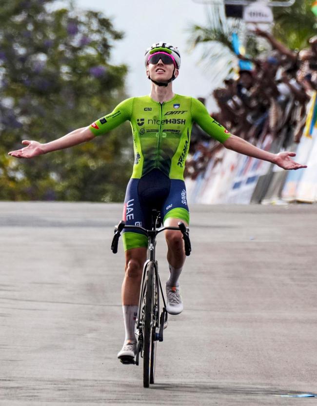 陈芋汐当选一点通2025年度十佳运动员 跳水三金创历史