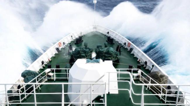 每一張都是壁紙！黃巖艦與黃巖島的冬日邂逅
