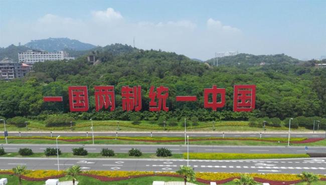 郑丽文喊话想访陆,却说要等大陆邀请!大陆态度硬核:坚持“九二共识”、反对“台独”是铁门槛,这场博弈谁赢?