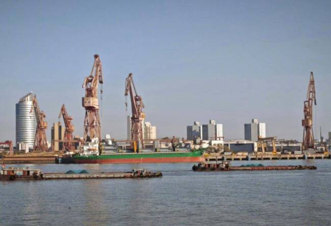 大V：中国“武装货轮”火力堪比驱逐舰 集装箱改装展现海军新潜力